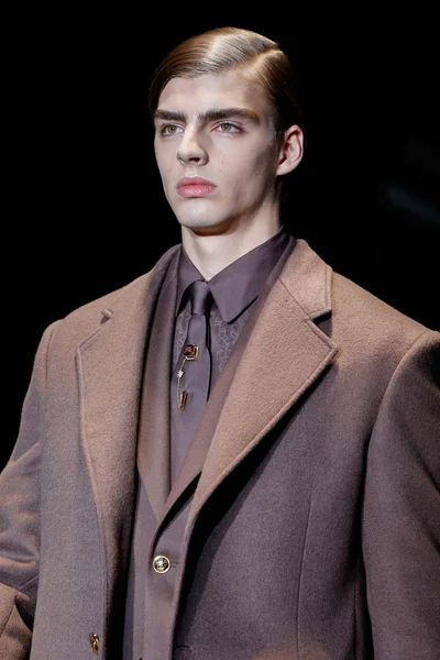 Look 3